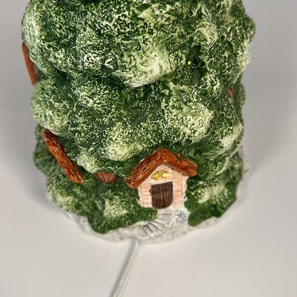 Brinn’s 1988 One Bunny Lane Ceramic Easter Tree House - Light Included - Picture 11 of 16